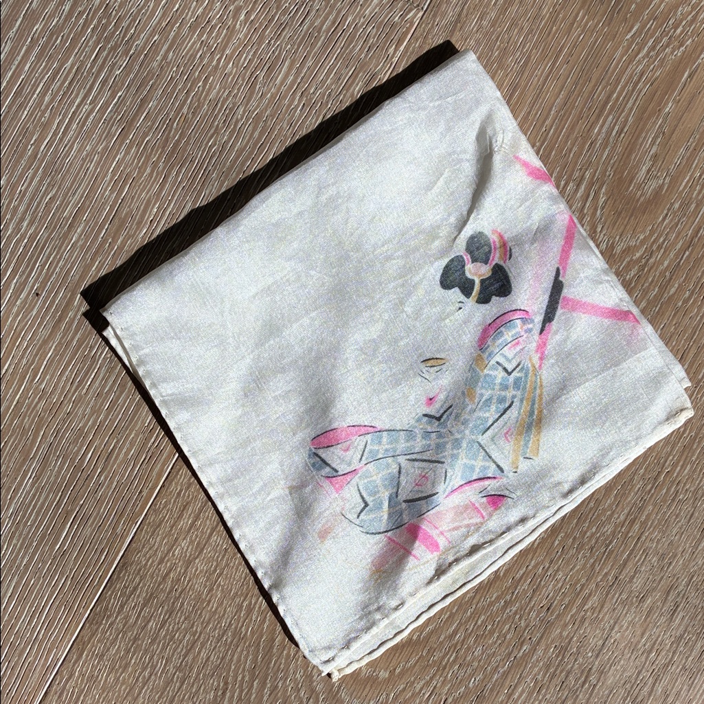Vintage Silk White And Pink Scarf With Geisha Vintage Silk White And Pink Scarf With Geisha